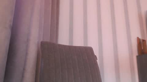 Snapshot of pineapple__mood chatting on September 14, 6:01 am online show from September 14, 6:01 am