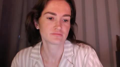 Snapshot of pineapple__mood chatting on September 16, 6:36 am online show from September 16, 6:36 am