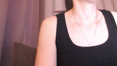 Snapshot of pineapple__mood chatting on September 17, 6:37 am online show from September 17, 6:37 am