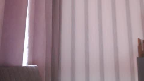 Snapshot of pineapple__mood chatting on September 18, 6:37 am online show from September 18, 6:37 am