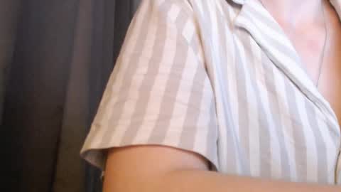 Snapshot of pineapple__mood chatting on September 21, 6:37 am online show from September 21, 6:37 am