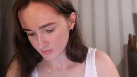 Snapshot of pineapple__mood chatting on September 22, 6:43 pm online show from September 22, 6:43 pm