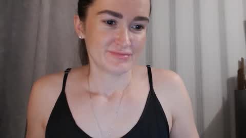 Snapshot of pineapple__mood chatting on September 24, 9:01 am online show from September 24, 9:01 am