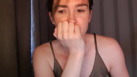 Snapshot of pineapple__mood chatting on September 30, 6:40 am online show from September 30, 6:40 am