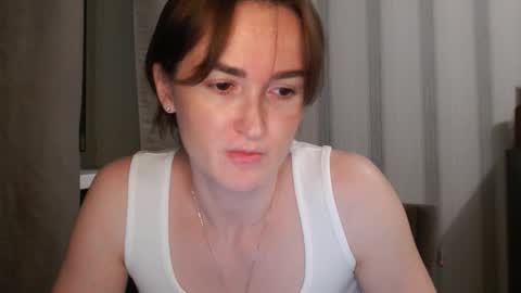 Snapshot of pineapple__mood chatting on October 2, 8:05 pm online show from October 2, 8:05 pm