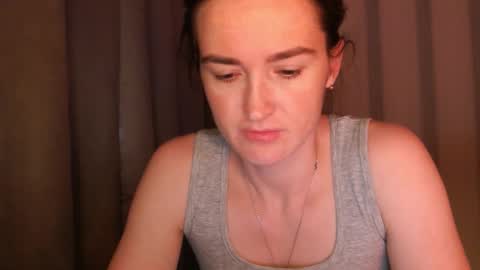 Snapshot of pineapple__mood chatting on October 4, 7:06 am online show from October 4, 7:06 am