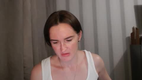 Snapshot of pineapple__mood chatting on October 9, 5:44 pm online show from October 9, 5:44 pm