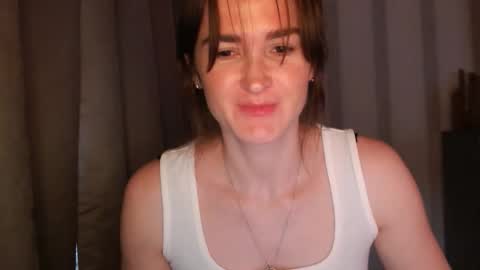 Snapshot of pineapple__mood chatting on October 11, 7:40 am online show from October 11, 7:40 am