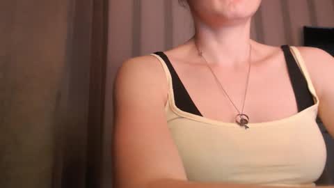 Snapshot of pineapple__mood chatting on October 13, 6:57 am online show from October 13, 6:57 am