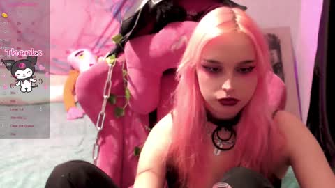 Snapshot of pineapple_dope chatting on February 17, 11:20 pm Nancy online show from February 17, 11:20 pm