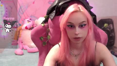 Snapshot of pineapple_dope chatting on February 19, 9:14 pm Nancy online show from February 19, 9:14 pm