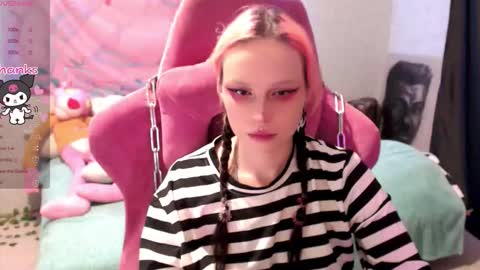 Snapshot of pineapple_dope chatting on September 11, 8:31 pm Nancy online show from September 11, 8:31 pm