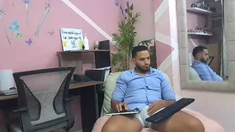 pineappleflipped online show from August 10, 3:21 am