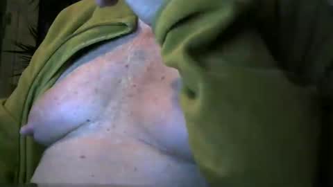 Snapshot of pinguin701 chatting on September 28, 5:02 am pinguin701 online show from September 28, 5:02 am