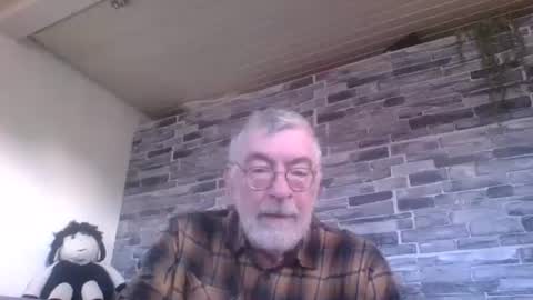 Snapshot of pinholder chatting on October 30, 8:05 am Michael online show from October 30, 8:05 am