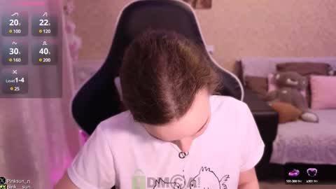 Snapshot of pink__sun chatting on March 6, 6:26 pm Stephanie online show from March 6, 6:26 pm