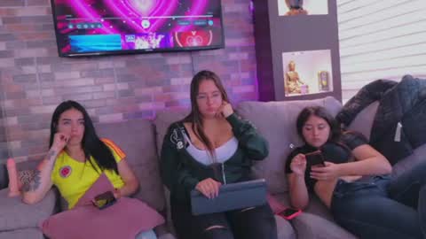 pink_as online show from July 3, 8:26 pm