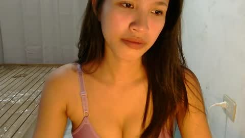 Snapshot of pink_bubbles011 chatting on May 24, 6:18 am pink_bubbles011 online show from May 24, 6:18 am