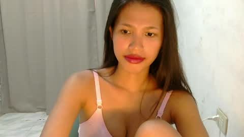 Snapshot of pink_bubbles011 chatting on May 29, 5:05 am pink_bubbles011 online show from May 29, 5:05 am