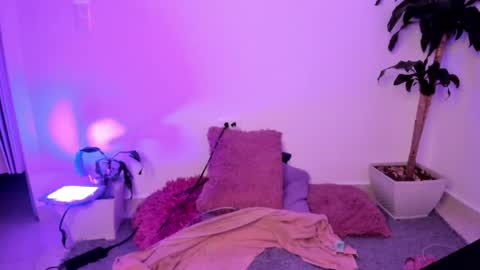 Snapshot of pink_quarz chatting on May 8, 12:27 am KELLY online show from May 8, 12:27 am