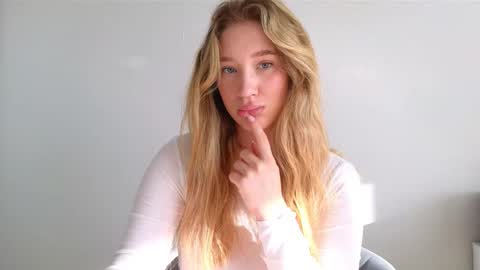 Snapshot of pink_rosee_ chatting on September 20, 2:45 am   online show from September 20, 2:45 am