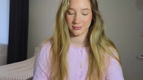 Snapshot of pink_rosee_ chatting on October 2, 3:46 am   online show from October 2, 3:46 am