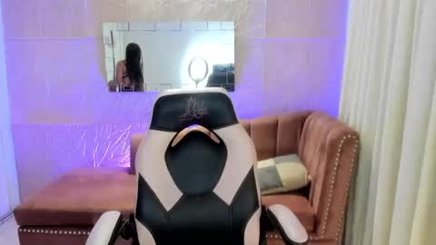 Snapshot of pink_rouse_m chatting on April 23, 8:11 pm isabella online show from April 23, 8:11 pm