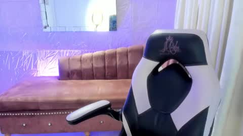 Snapshot of pink_rouse_m chatting on April 30, 8:57 pm isabella online show from April 30, 8:57 pm