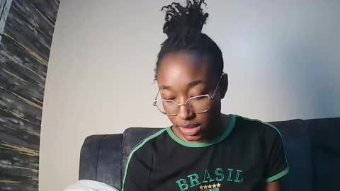 PinkyAura online show from March 1, 2:52 pm