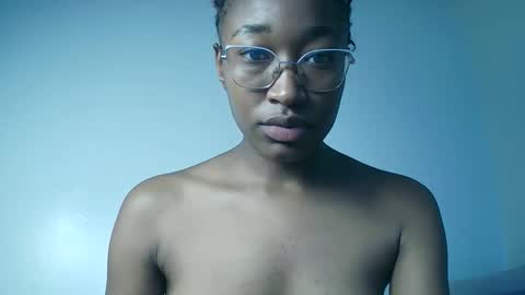 PinkyAura online show from April 1, 5:41 am