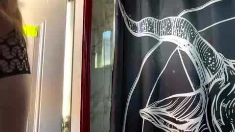 Snapshot of pinkcandi333 chatting on February 16, 8:27 pm pinkcandi333 online show from February 16, 8:27 pm