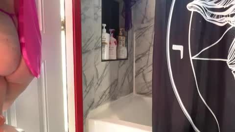 Snapshot of pinkcandi333 chatting on February 18, 5:53 pm pinkcandi333 online show from February 18, 5:53 pm