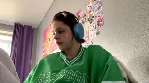 Snapshot of pinkiegiantonio chatting on May 5, 7:05 am Aria online show from May 5, 7:05 am