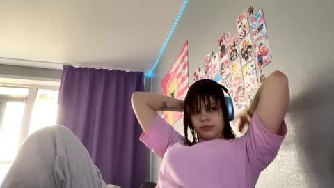 Snapshot of pinkiegiantonio chatting on May 7, 8:31 am Aria online show from May 7, 8:31 am