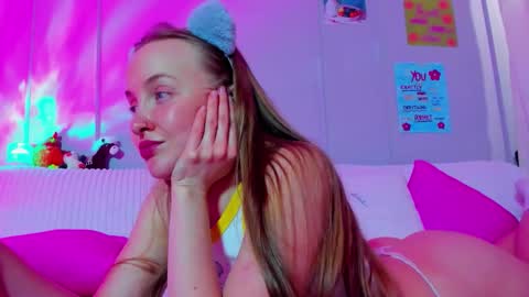 Mila online show from February 5, 9:52 pm