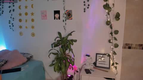 Sarah .. online show from March 19, 6:56 pm