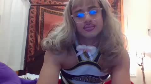 Snapshot of pinkpillbambi chatting on December 12, 1:21 am pinkpillbambi online show from December 12, 1:21 am