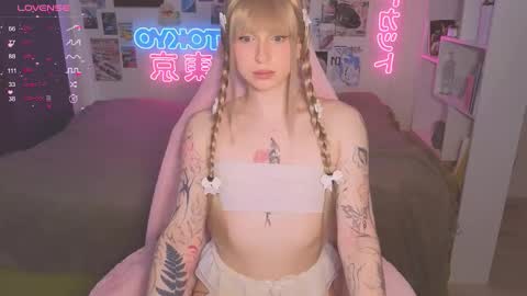 pinkvenom_ online show from October 7, 8:22 am