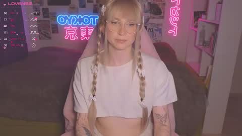 pinkvenom_ online show from October 9, 4:49 pm