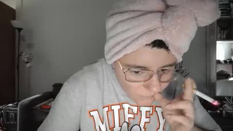 Snapshot of pinkwife97 chatting on September 13, 1:00 pm pinkwife97 online show from September 13, 1:00 pm