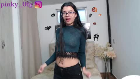 Snapshot of pinky_f00x chatting on October 16, 10:11 pm pinky_f00x online show from October 16, 10:11 pm