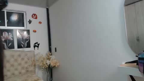 Snapshot of pinky_f00x chatting on October 17, 11:51 pm pinky_f00x online show from October 17, 11:51 pm