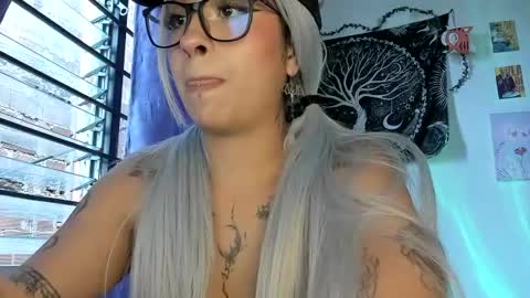 Snapshot of pinky_promiseex chatting on June 14, 10:56 pm pinky_promiseex online show from June 14, 10:56 pm
