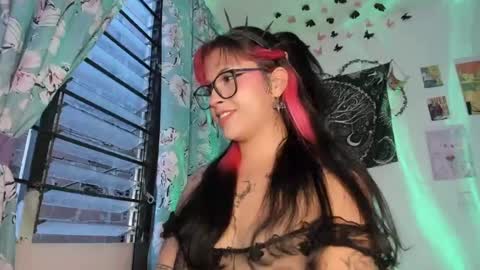 Snapshot of pinky_promiseex chatting on July 2, 11:22 pm pinky_promiseex online show from July 2, 11:22 pm