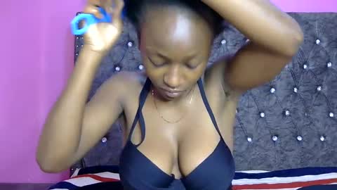 Snapshot of pinky_vy chatting on February 1, 8:08 am pinky online show from February 1, 8:08 am