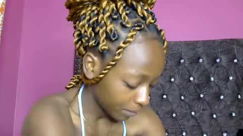 Snapshot of pinky_vy chatting on February 4, 2:07 am pinky online show from February 4, 2:07 am