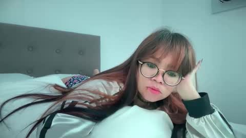 Snapshot of pinkyrosexx chatting on March 6, 8:22 am Rose online show from March 6, 8:22 am