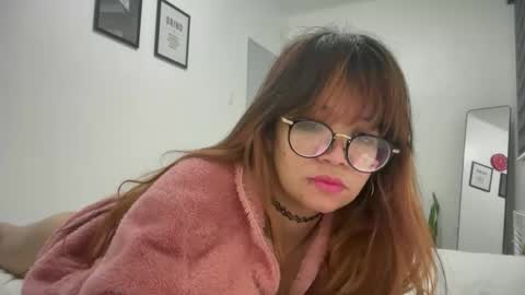 Snapshot of pinkyrosexx chatting on March 12, 3:40 pm Rose online show from March 12, 3:40 pm
