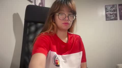 Snapshot of pinkyrosexx chatting on April 10, 9:58 am Rose online show from April 10, 9:58 am