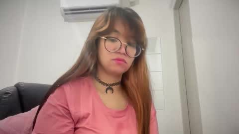 Snapshot of pinkyrosexx chatting on April 28, 4:17 am Rose online show from April 28, 4:17 am